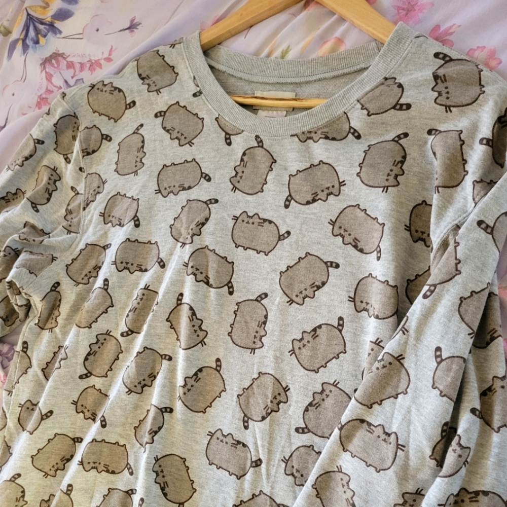 2016 Pusheen Box Limited Edition Long Sleeved Printed Pullover Sweatshirt